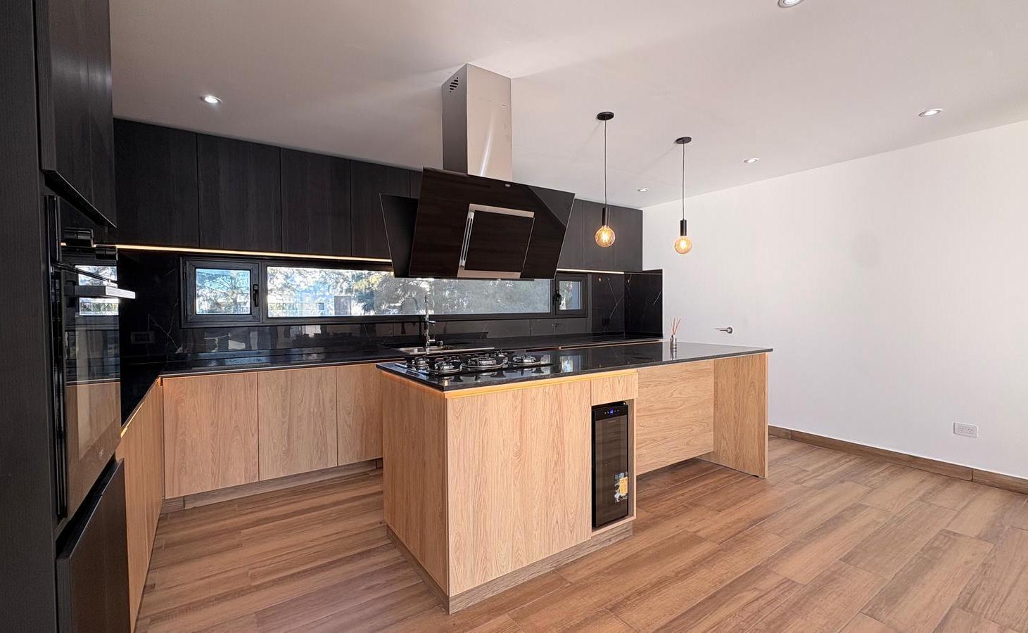 Foto de Venta | Casa a estrenar con costa al río y 5 dormitorios | Naudir Delta, imagen 3