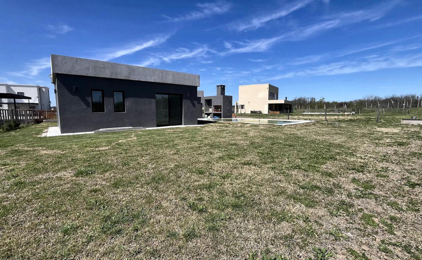 Foto de Casa en venta de 5 ambientes a la laguna en San Sebastian, Area 10, imagen 5