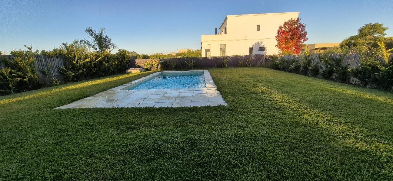 Foto de Casa en venta de 4 Ambientes, Con Renta, en San Ramiro, Pilar del Este, imagen 1