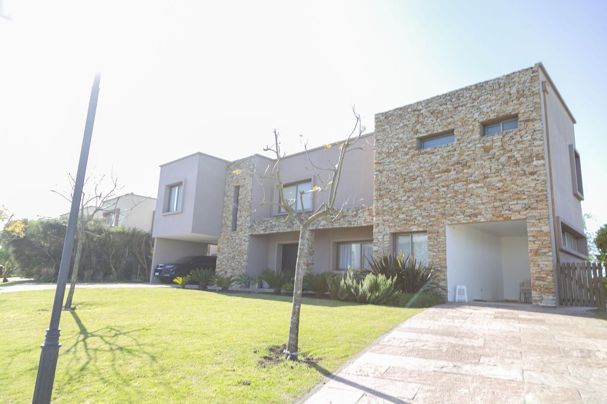 Venta Casa Golf, Lote Esquina 1300 M².b. El Golf Nordelta, Tigre, Gba, Zona Norte 2