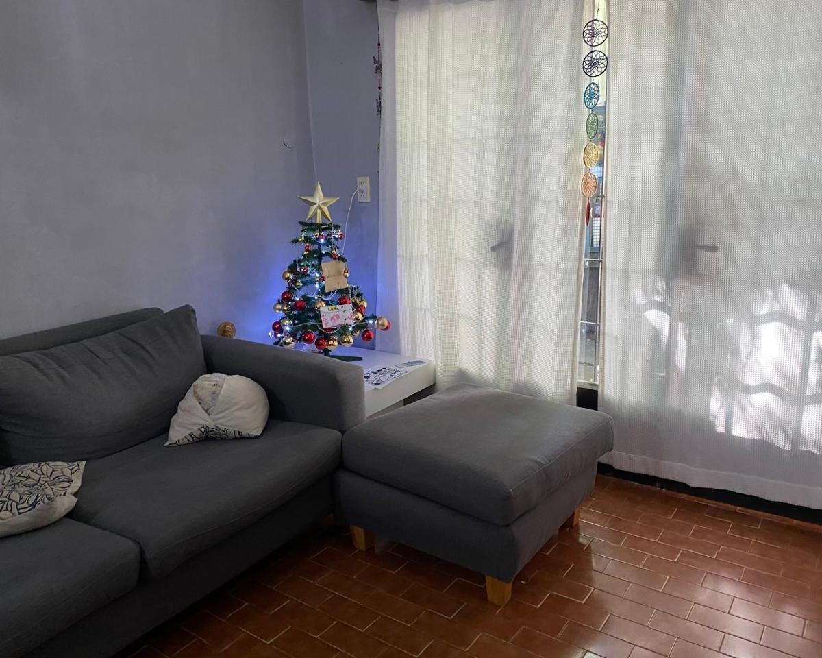 Venta Lote de 410 m2, casco de Pacheco con dos viviendas distribuidas e independientes.
