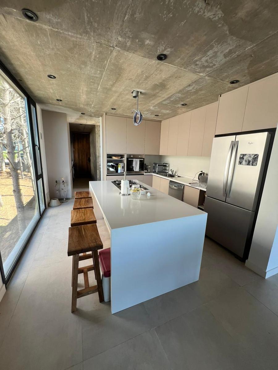 Venta Casa en 1ra Linea en Costa Esmeralda 3