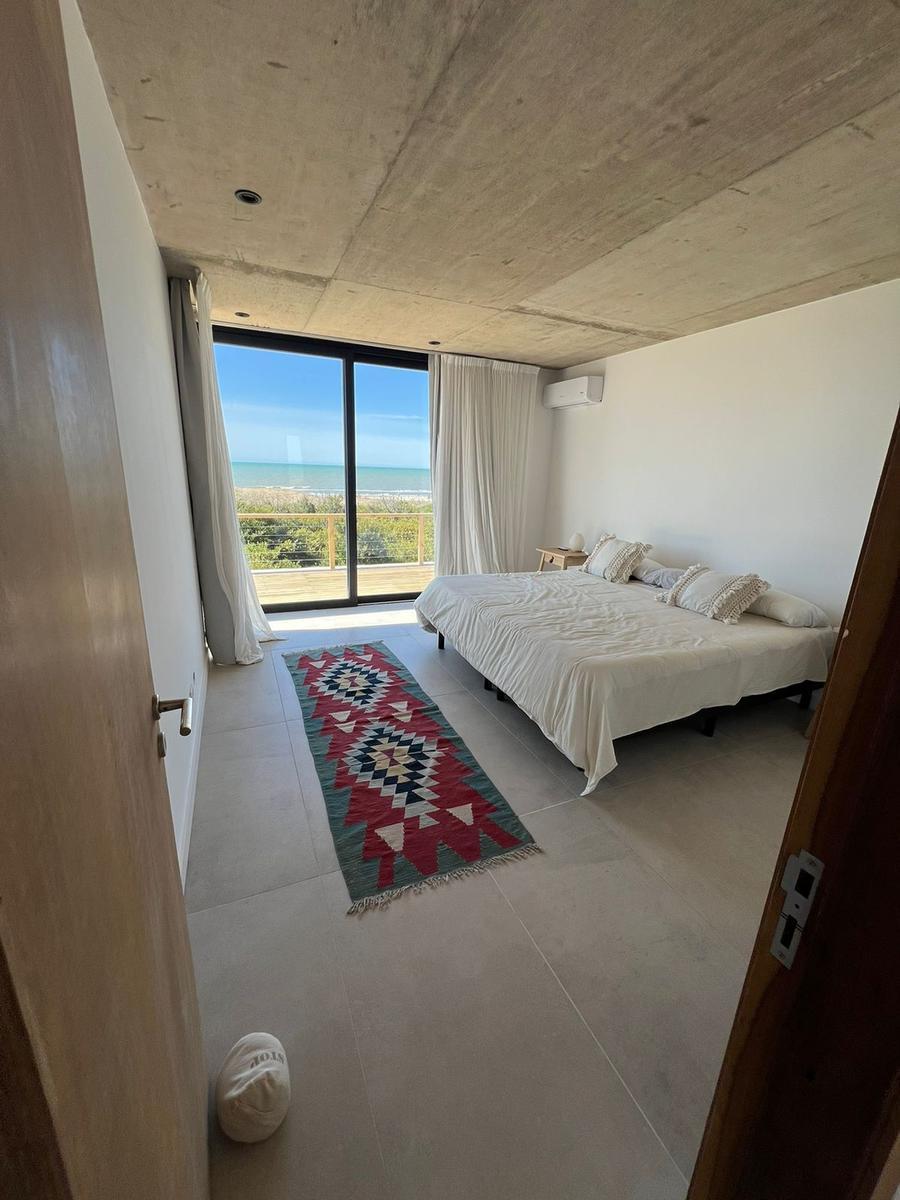 Venta Casa en 1ra Linea en Costa Esmeralda 3