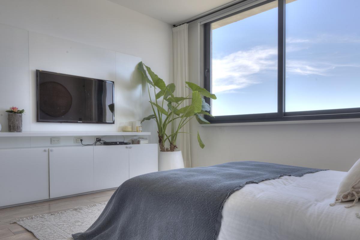 Casa en Venta y Alquiler Al Lago en Central en Lagos de Golf - Nordelta 1