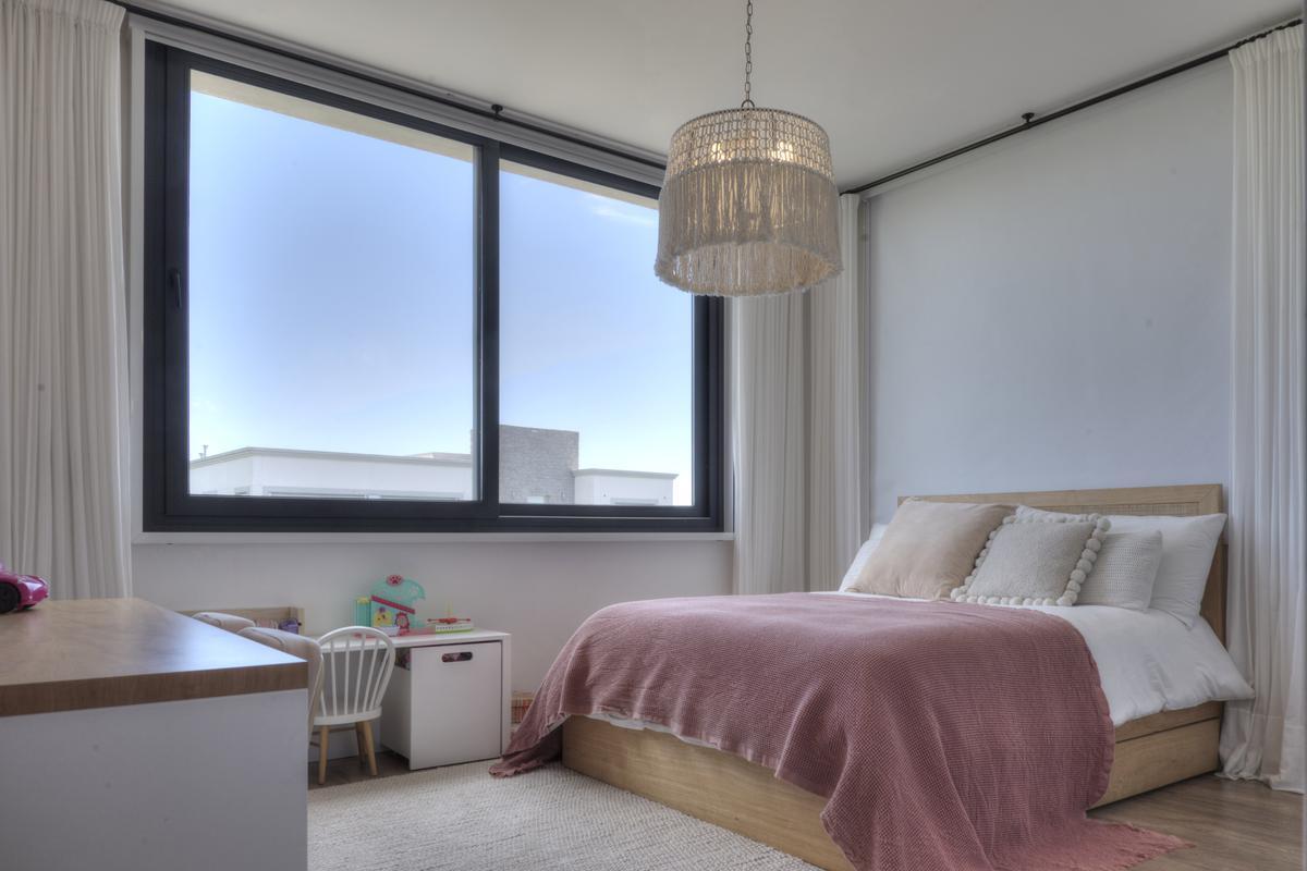 Casa en Venta y Alquiler Al Lago en Central en Lagos de Golf - Nordelta 5