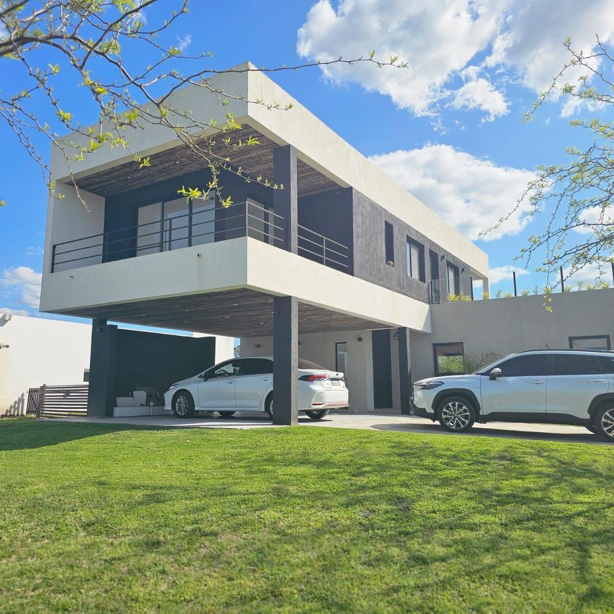 Venta Casa en El Canton Norte Lote Interno 4