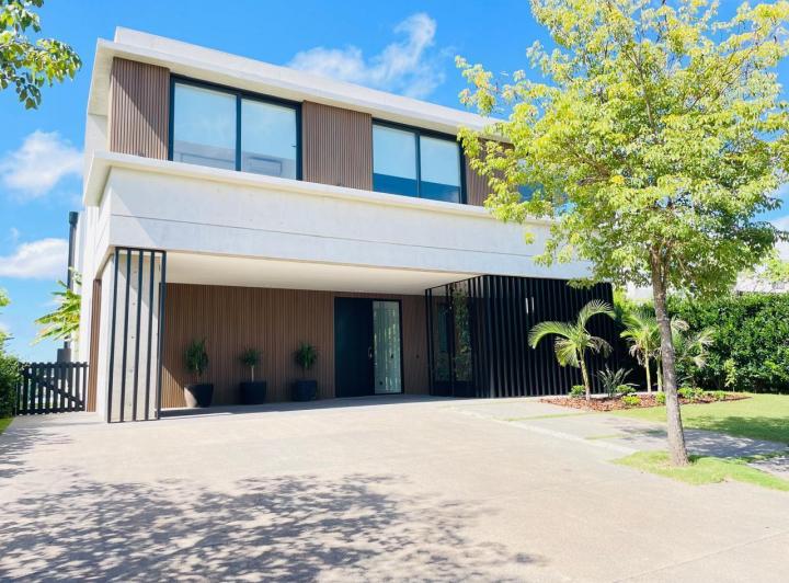 Casa en venta y alquiler al Lago en Central en El Golf - Nordelta 1
