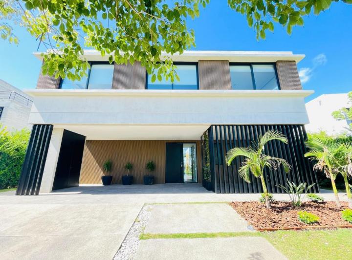 Casa en venta y alquiler al Lago en Central en El Golf - Nordelta 2
