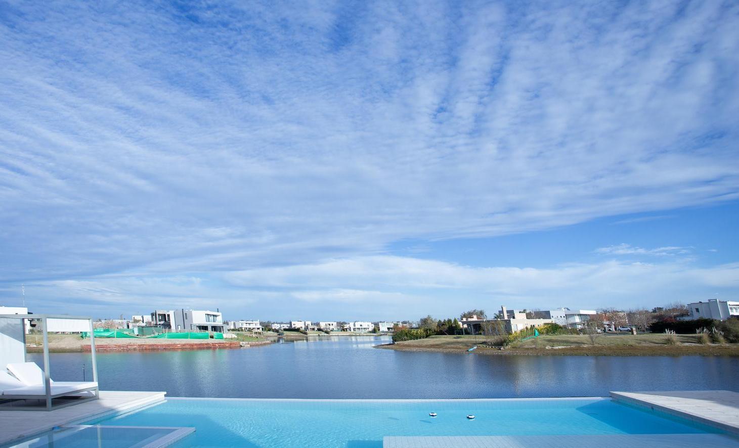 Casa en San Matias al lago en lote doble en venta y alquiler anual con muebles