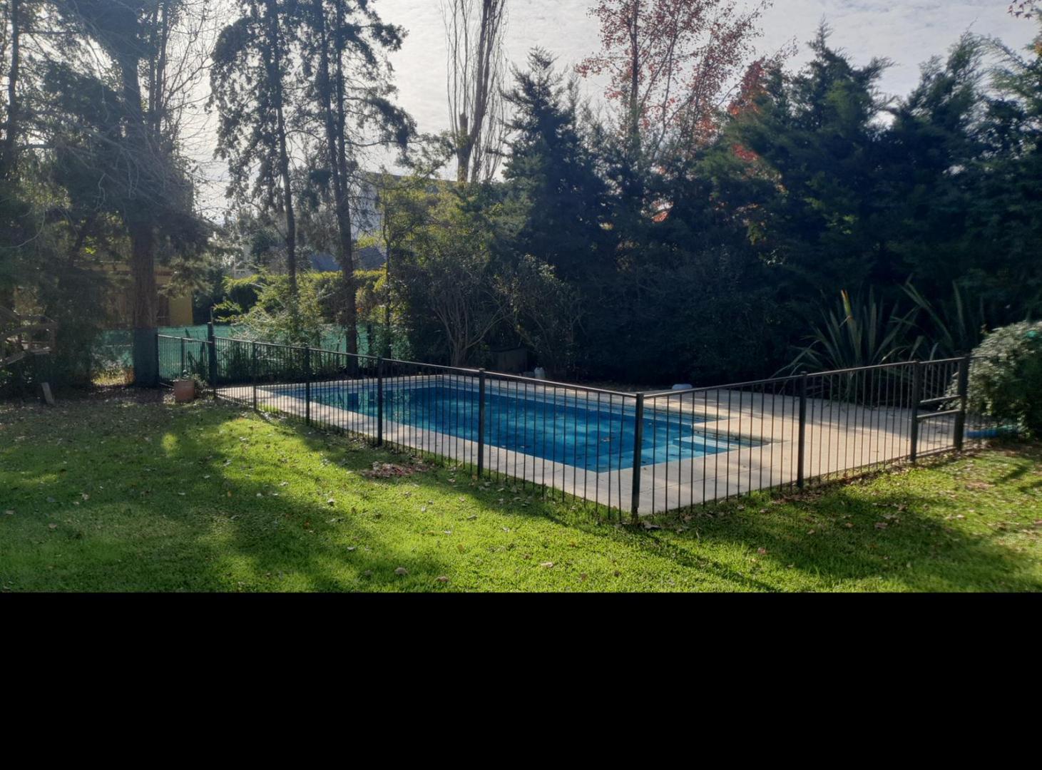 Casa en alquiler anual, 3 dormitorios, pileta, Barrio La Legua Pilar