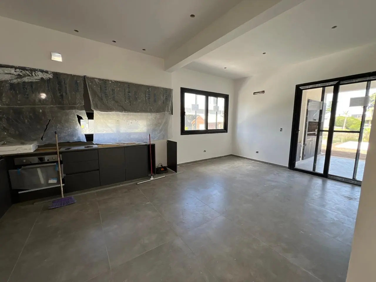 Casa a la laguna con Pileta en venta a Estrenar 3