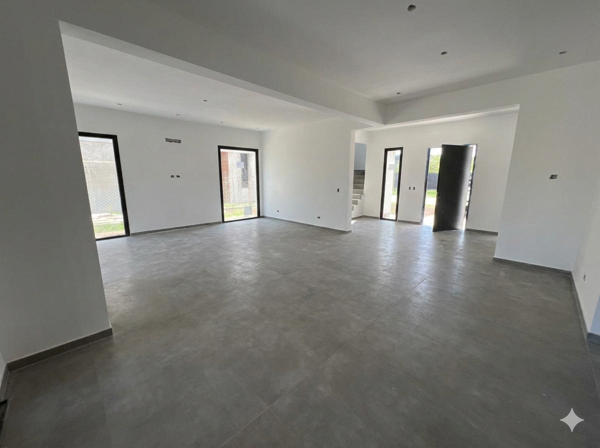 Foto de Casa en venta a estrenar a la laguna con pileta en Laguna Grande, imagen 3