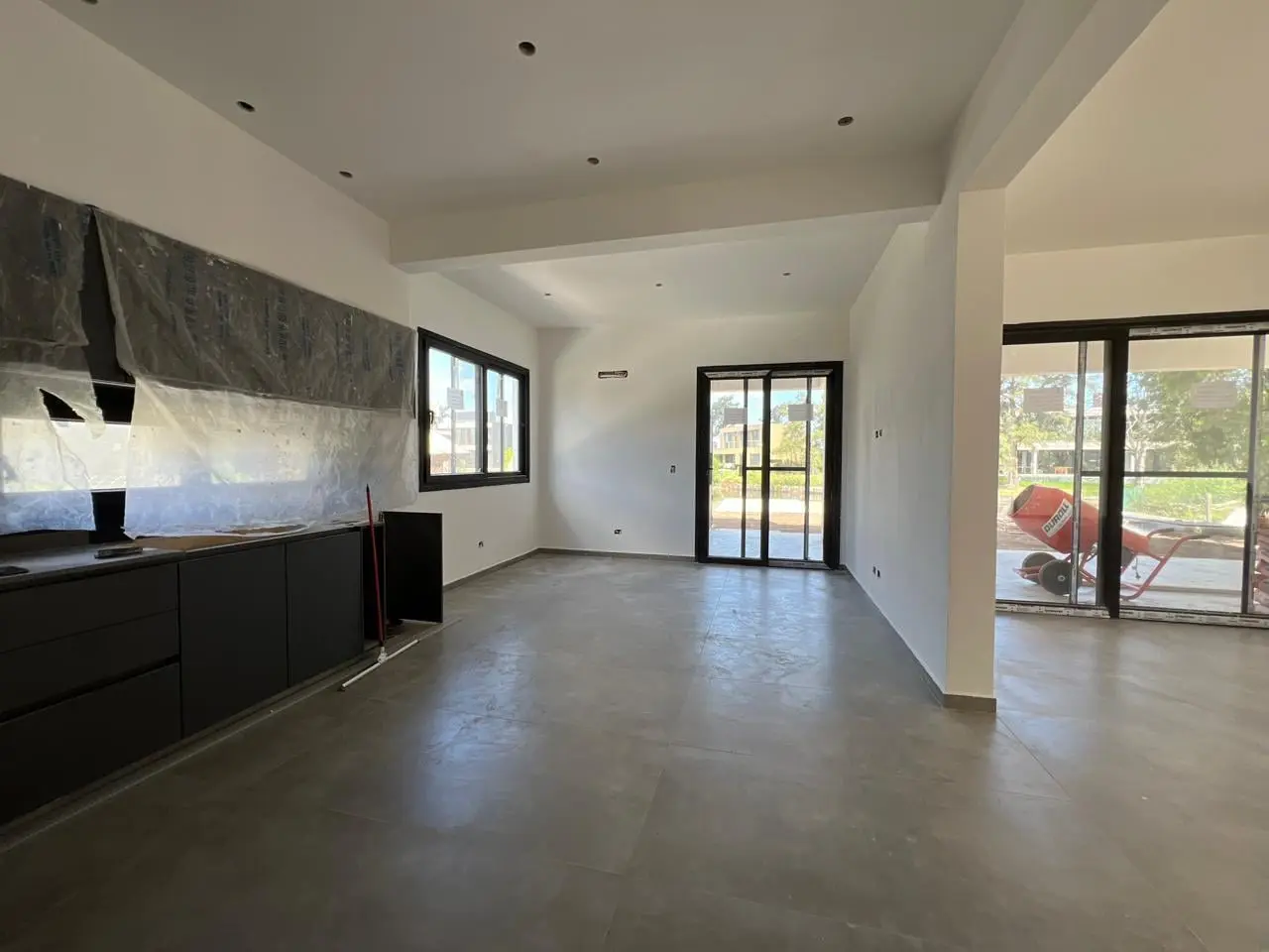 Casa a la laguna con Pileta en venta a Estrenar 5