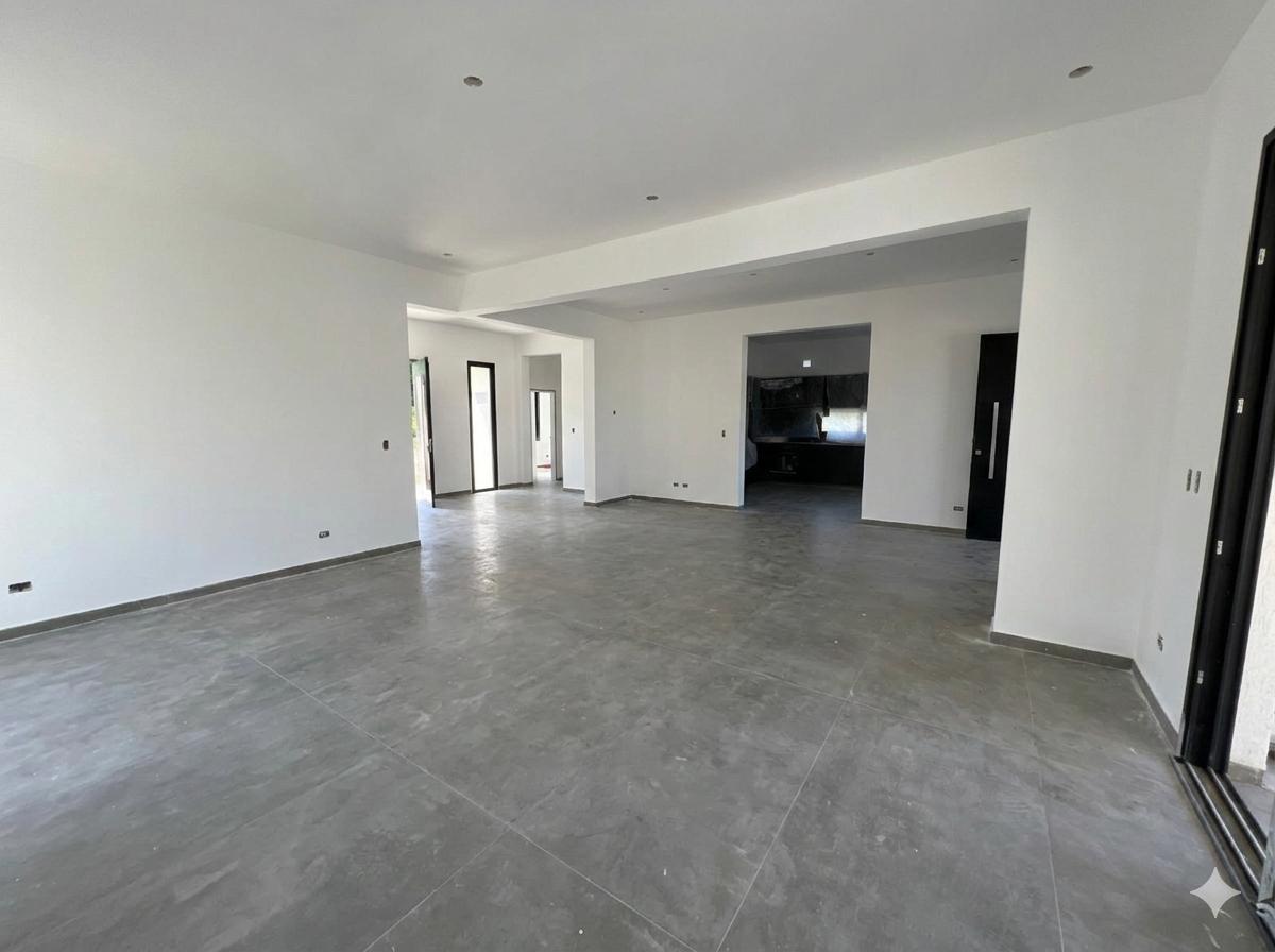 Casa a la laguna con Pileta en venta a Estrenar