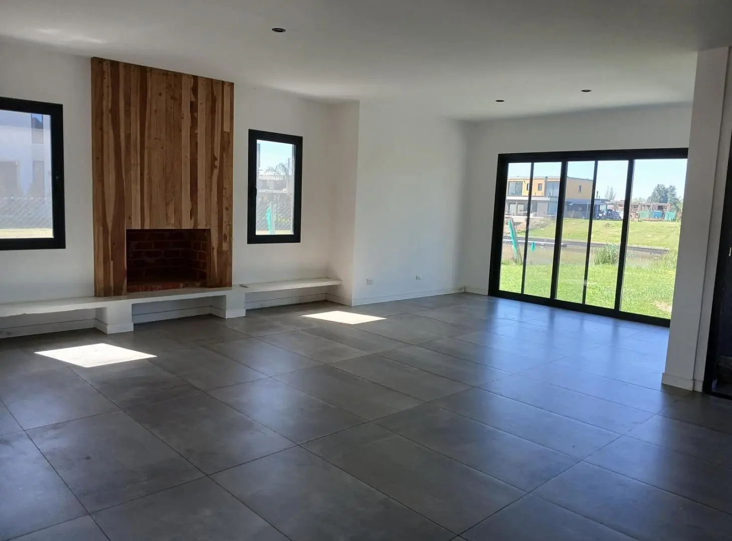 Casa en Venta y Alquiler, 5 ambientes, con Amarra en barrio náutico El Canal, Villanueva, Tigre. 5