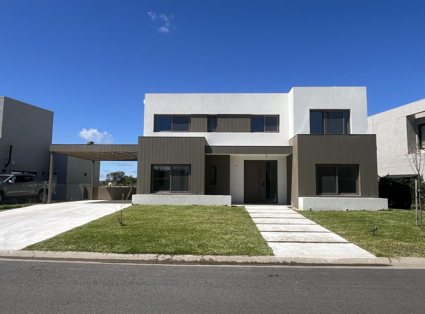 Casa a estrenar en Barrio Santa Ana Villanueva