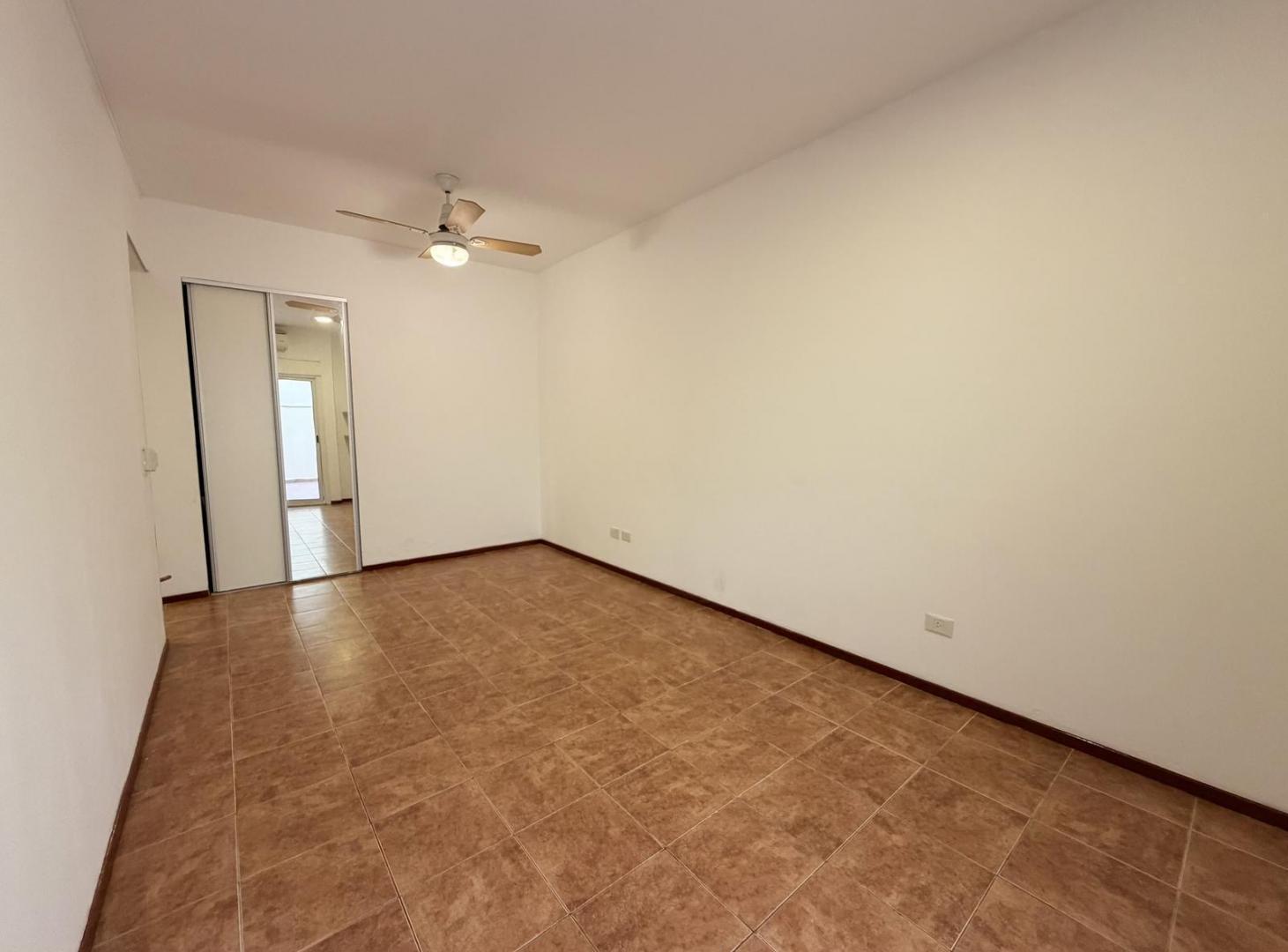 Foto de Departamento en venta y alquiler 3 ambientes con patio, imagen 1