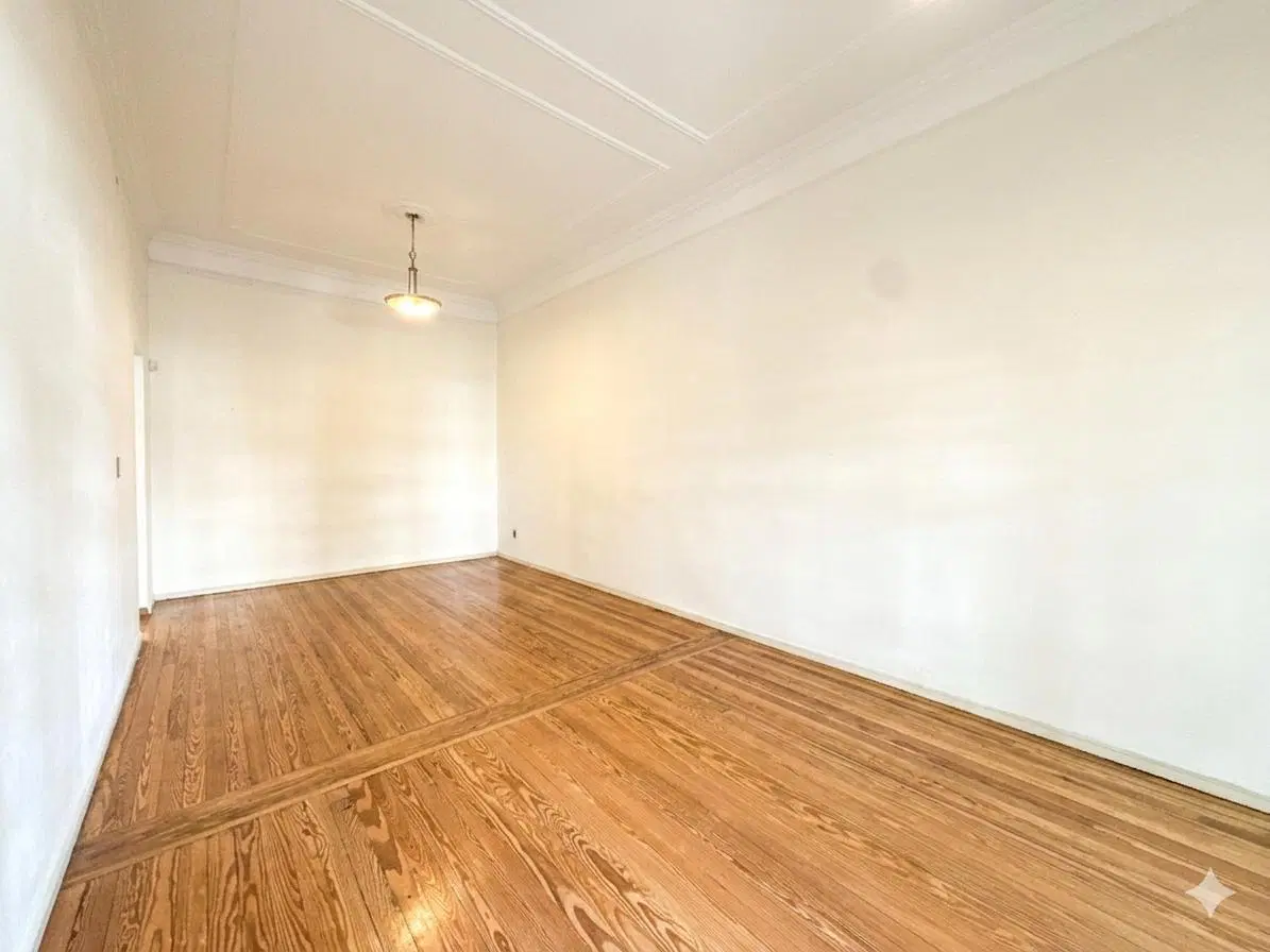 Casa en Villa Urquiza con cochera, patio con jardín, y terraza 4