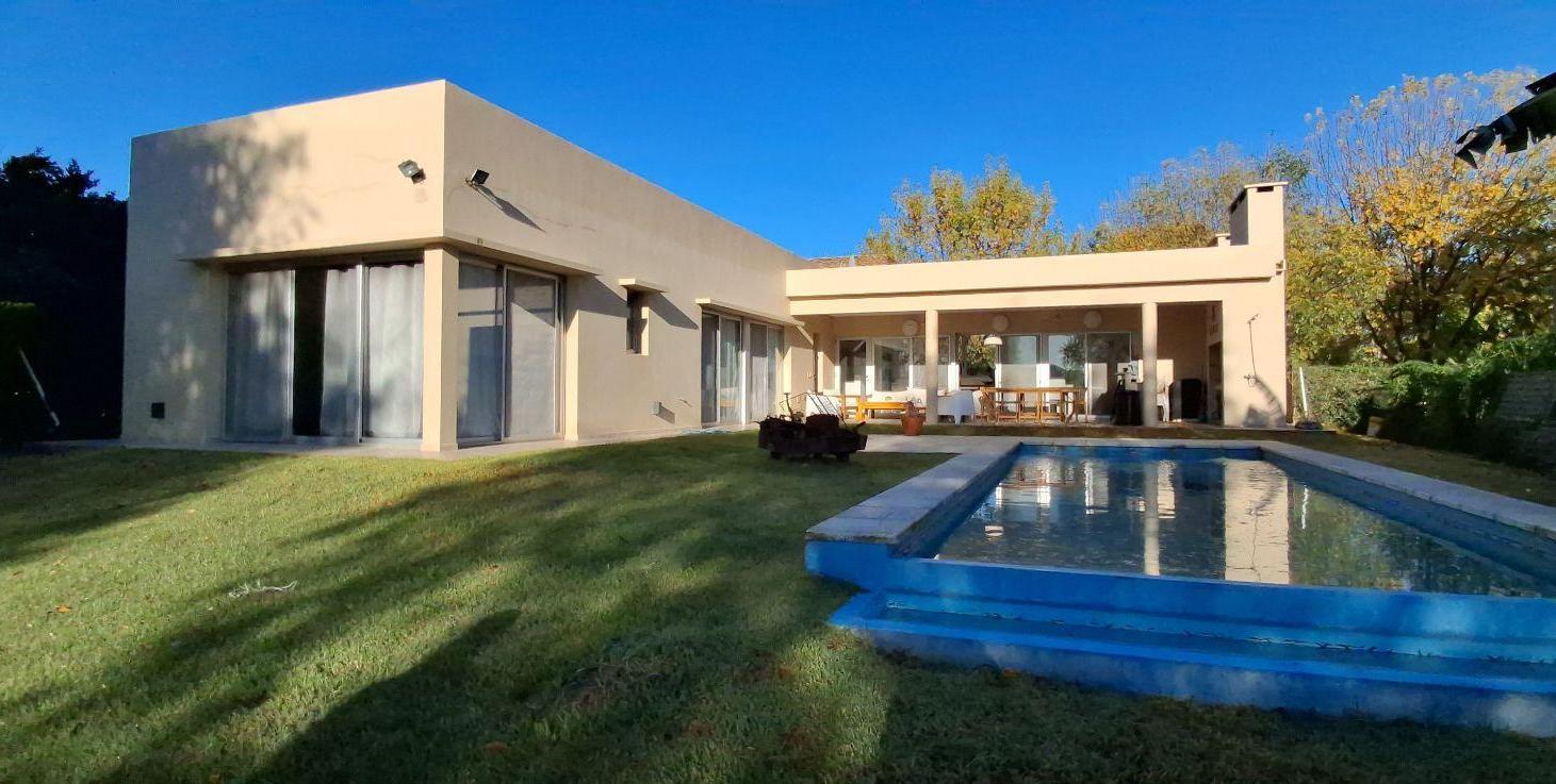 Casa en Alquiler Anual Amoblada en Escobar | A la Laguna con Pileta | El Cazal Nautico Zona Norte