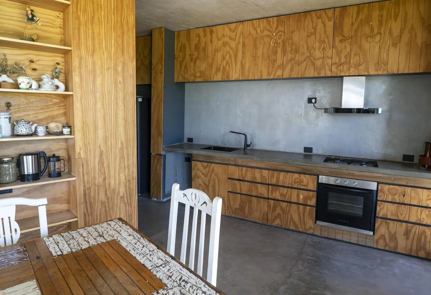 Venta Casa Moderna 4 amb, 1 HA, Barrio Cerrado de Chacras La Macarena. Exaltación de la Cruz. 2