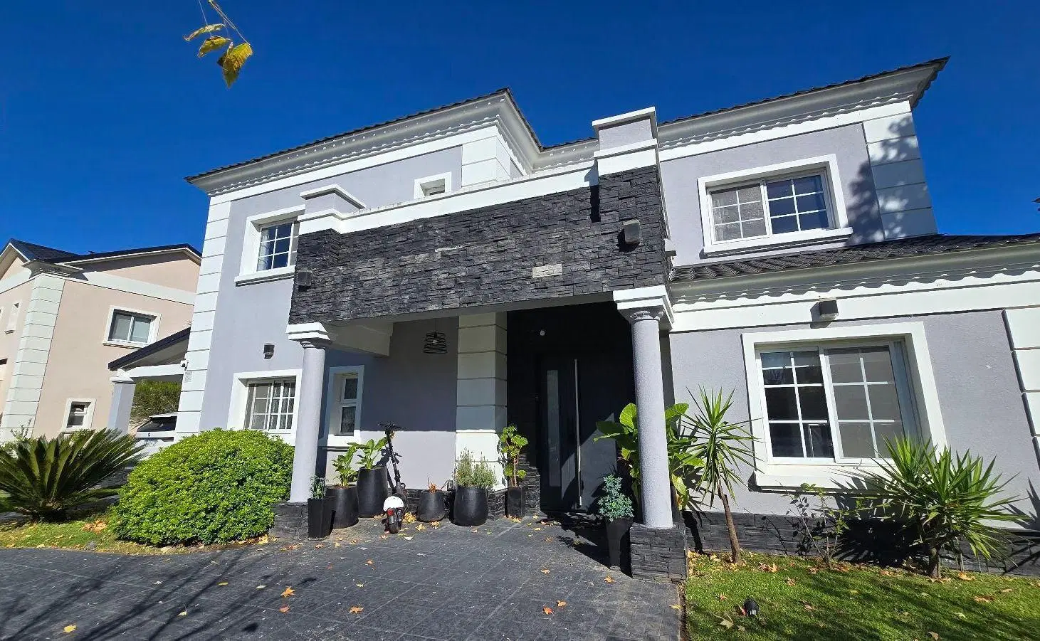 Casa en alquiler 5 habitaciones c/s muebles al agua Glorietas Nordelta 3