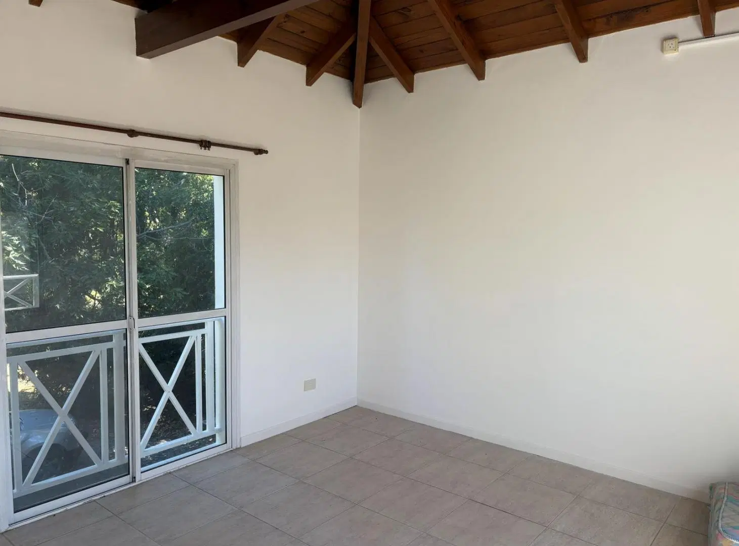 Casa en alquiler anual, 3 dormitorios, pileta, Barrio La Legua Pilar 5