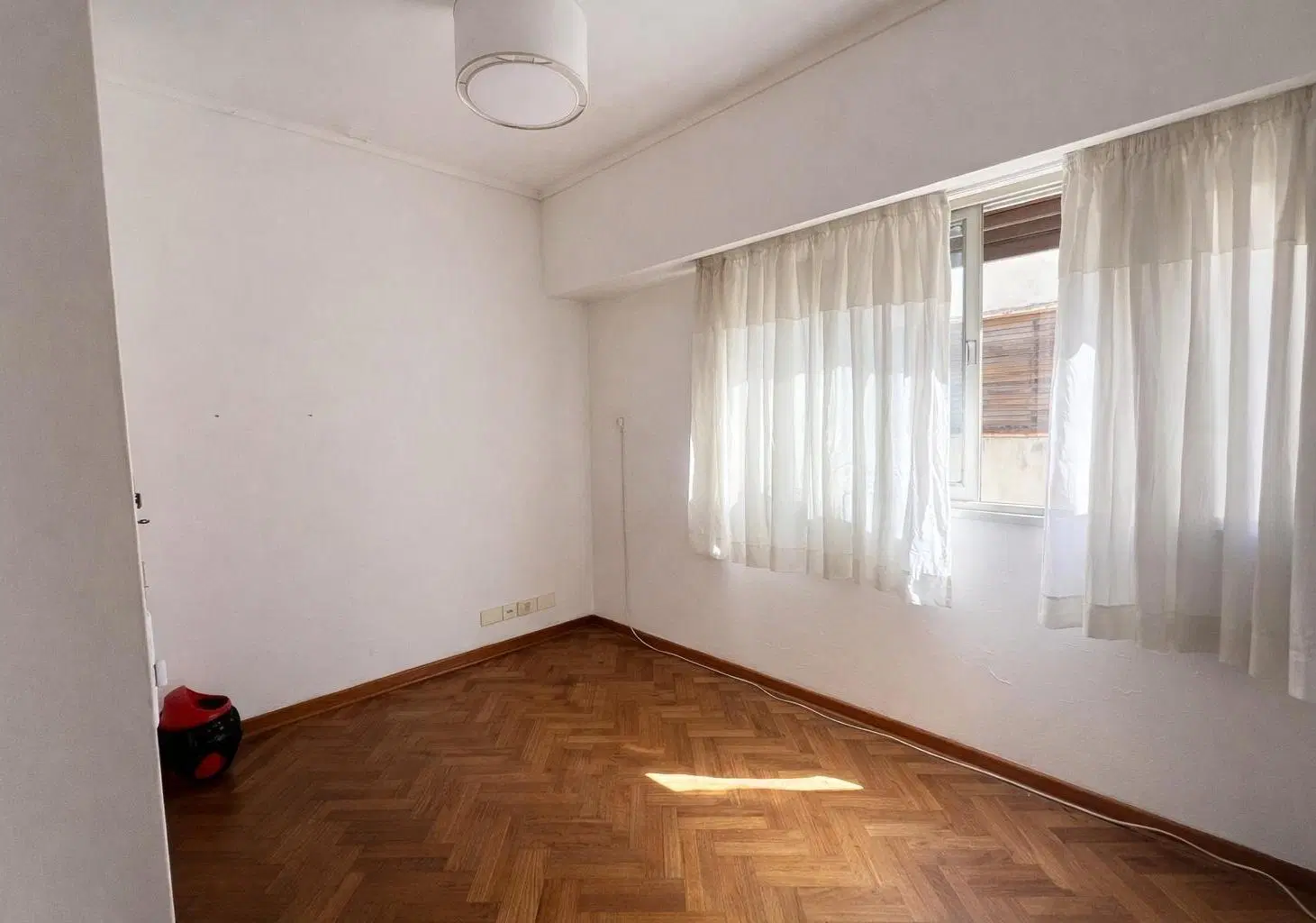 Venta Depto Plaza y Colegio Misericordia 3 ambientes con dependencia y cochera. Flores 5