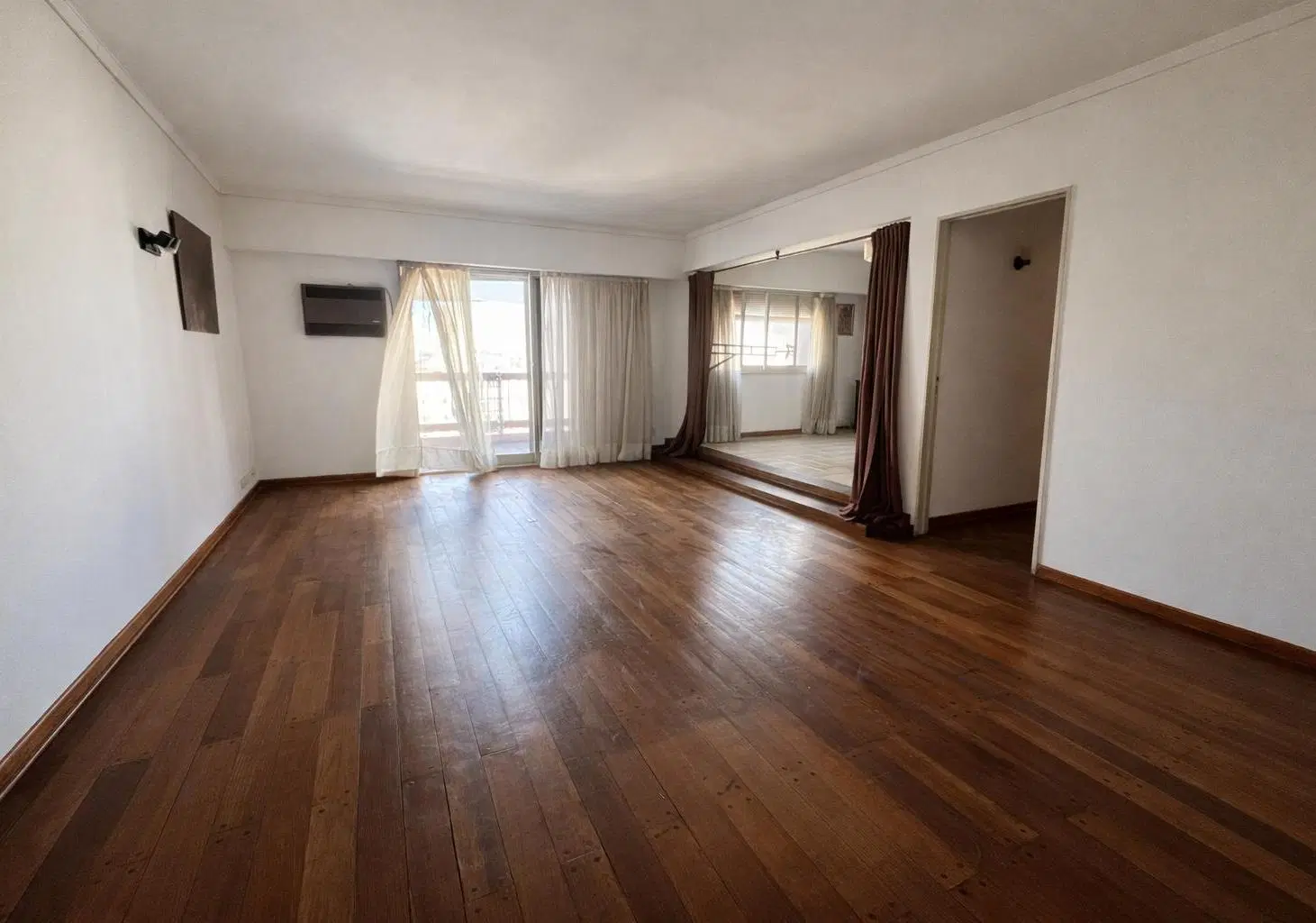 Venta Depto Plaza y Colegio Misericordia 3 ambientes con dependencia y cochera. Flores 4