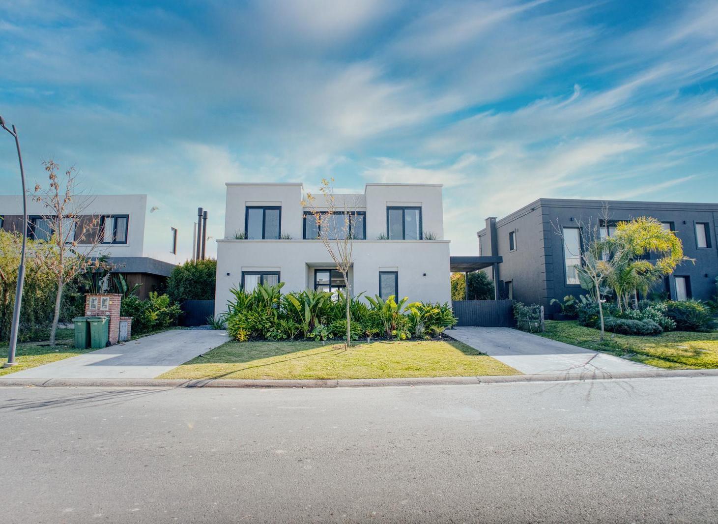 Venta Nordelta Carpinchos | Casa Moderna Siegrist 4 Dormitorios | Vista arroyo | Orientacion Norte