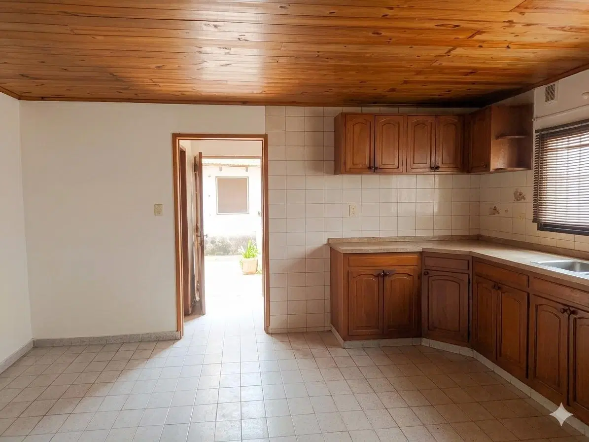 Venta dos locales, dos deptos y casa con patio y deposito Garin centro 5