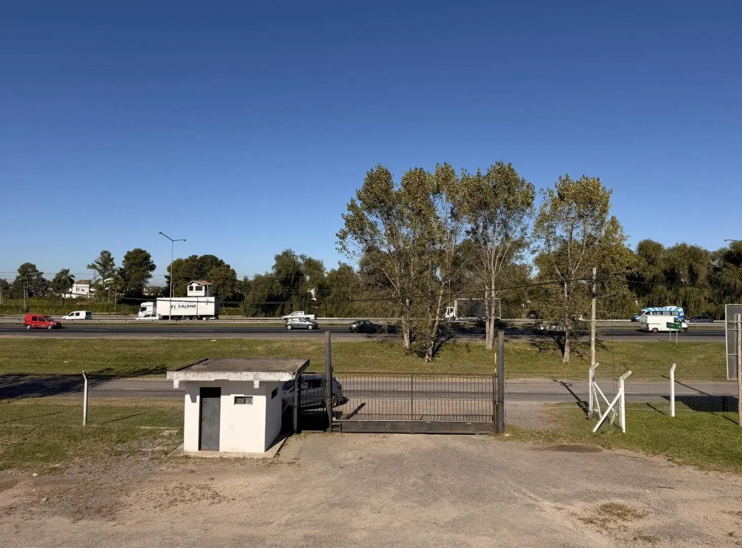 VENTA LOTE COMERCIAL DE 8000M2 DOBLE FRENTSOBRE COLECTORA ESTE RAMAL ESCOBAR Y CALLE GENERAL GÜEMES. 4