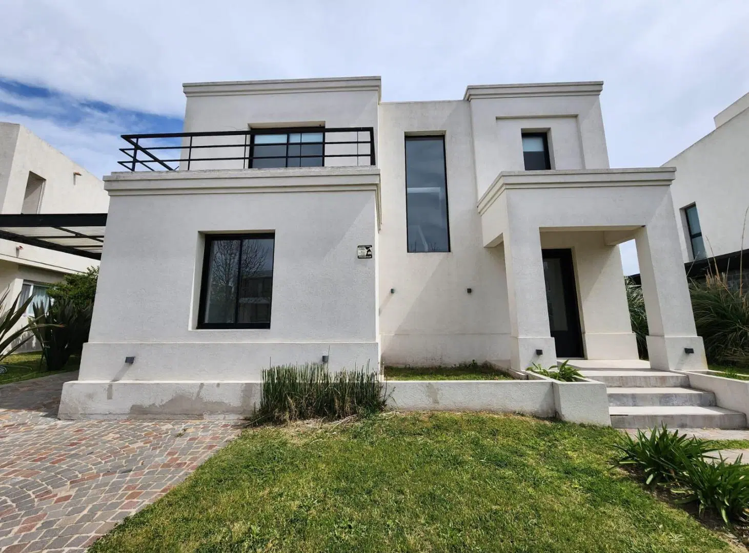 Venta y Alquiler, Casa en Los Castaños, 5 ambientes, con pileta, Nordelta, Tigre. 2