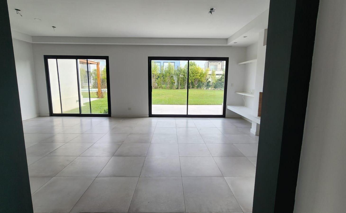 Foto de Venta y Alquiler, Casa en Los Castaños, 5 ambientes, con pileta, imagen 3