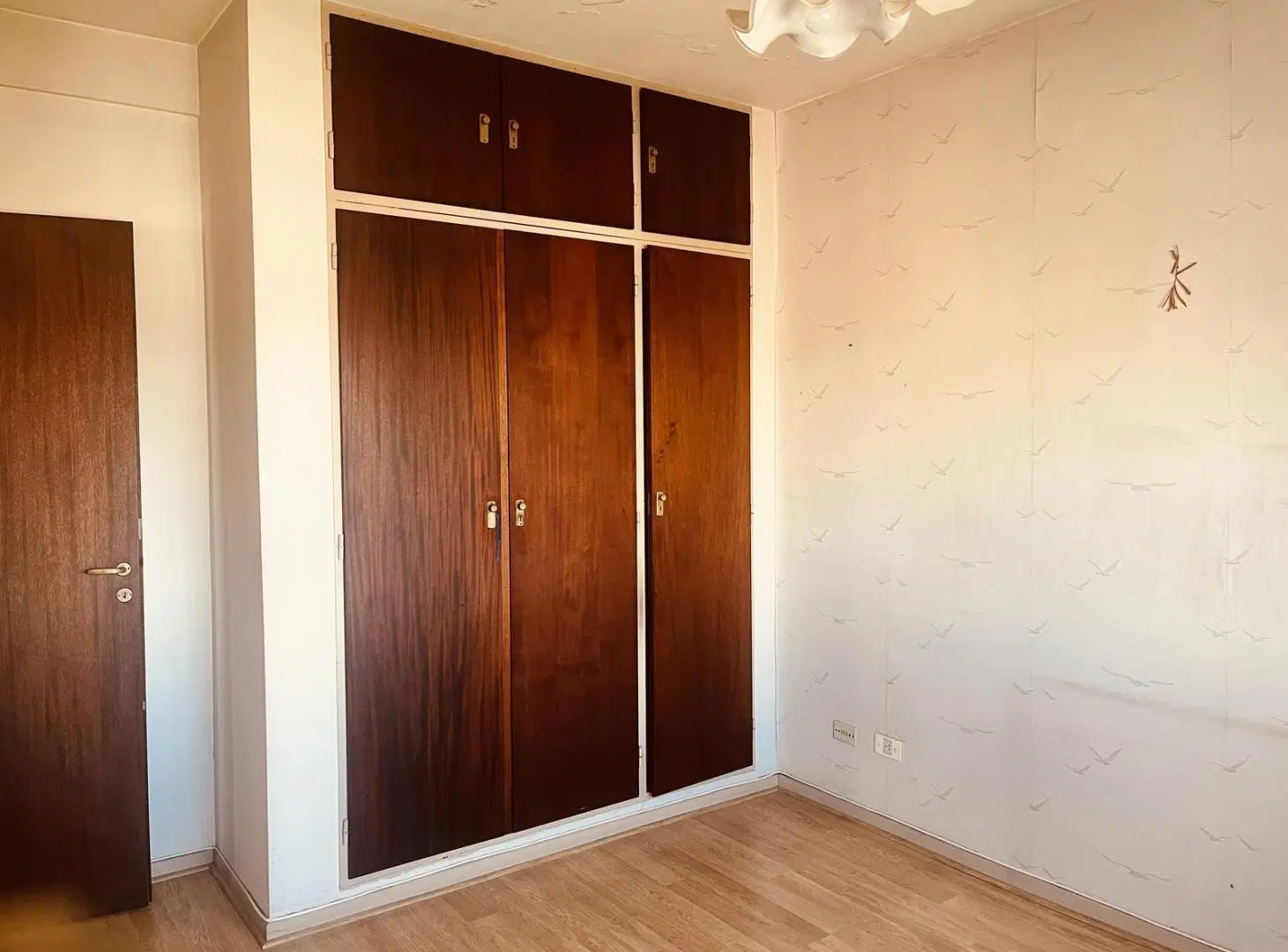 Departamento tres ambientes en venta con cochera zona centro de San Fernando.Cercano a medios de tra 3