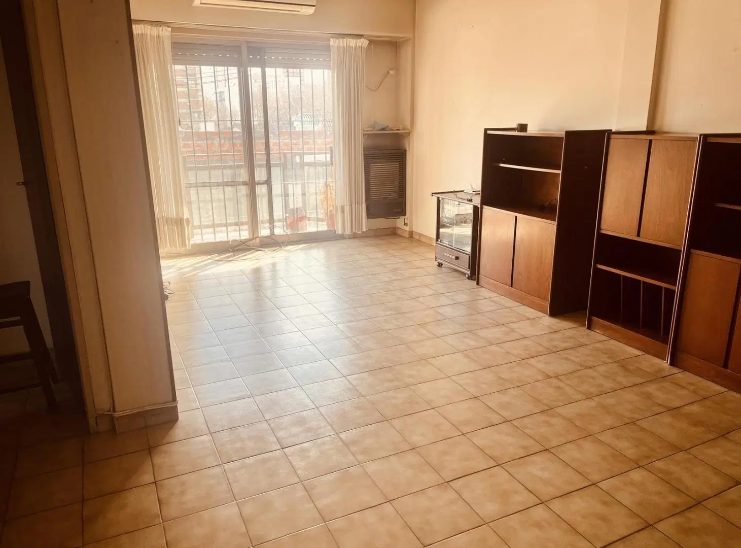 Departamento tres ambientes en venta con cochera zona centro de San Fernando.Cercano a medios de tra 2