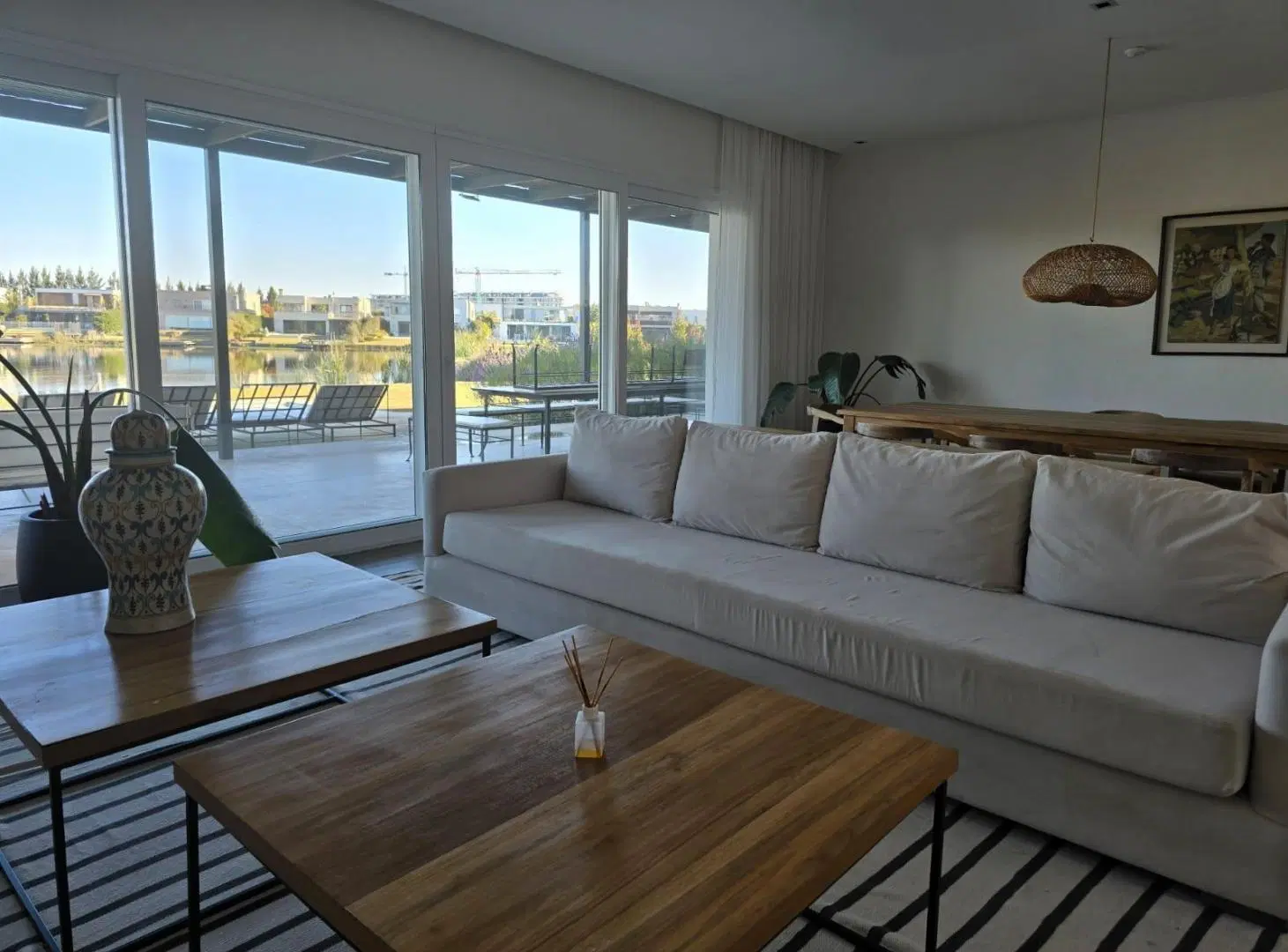 Casa en Barbarita en venta y alquiler a la laguna 2