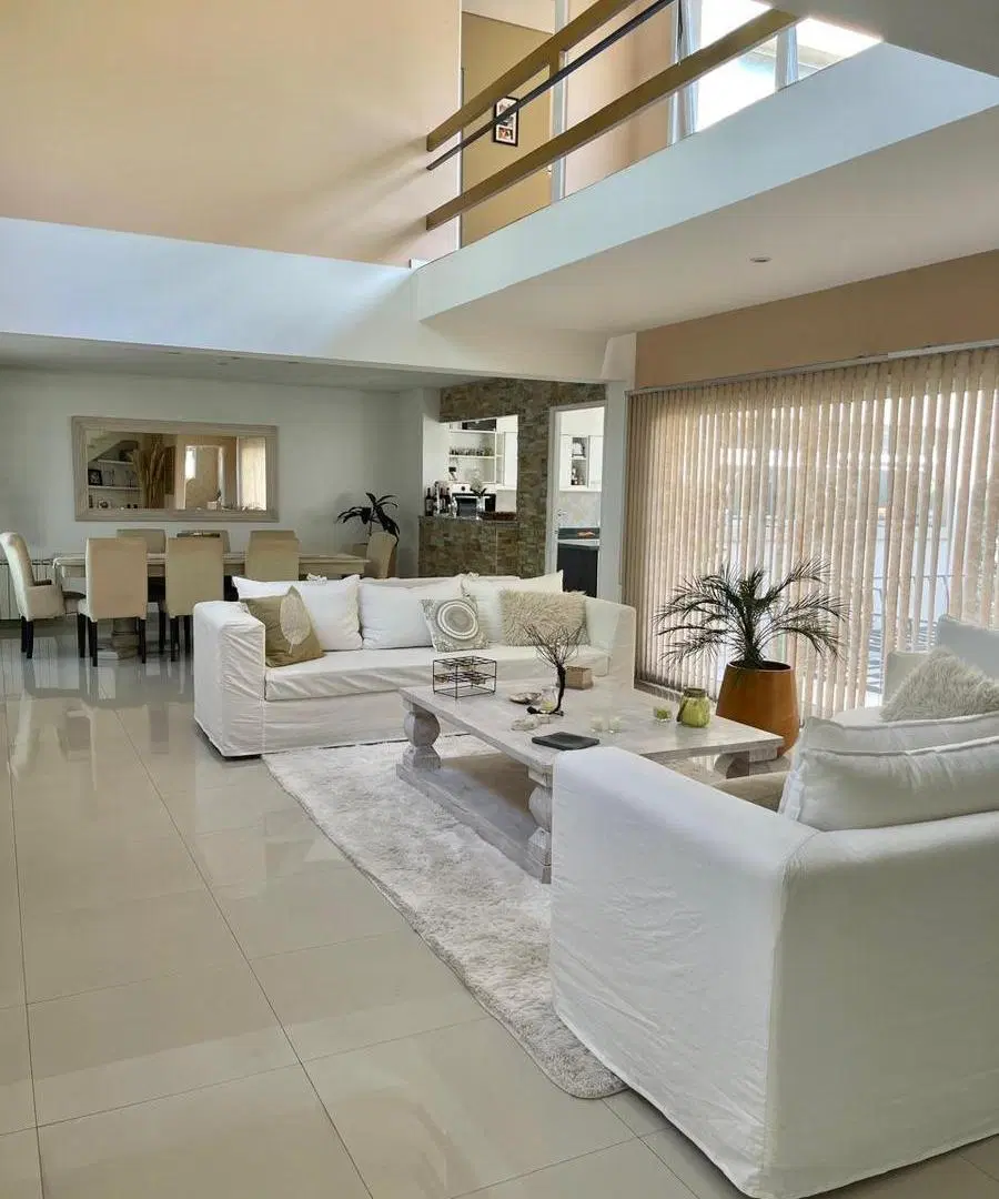 Casa en venta 3 suites en El Portillo 2