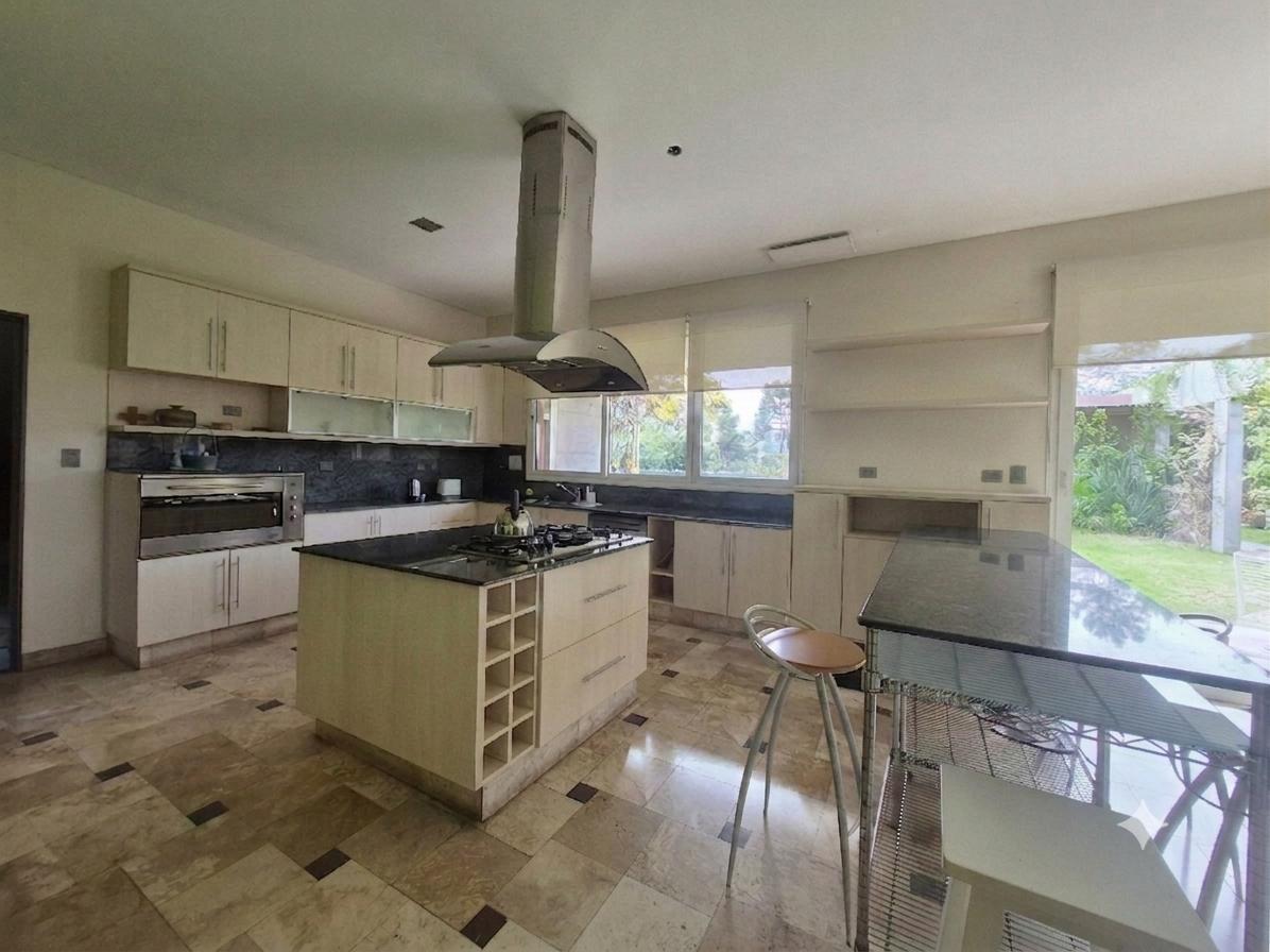 Foto de Casa en Venta Abril Club de Campo sobre doble lote, imagen 5