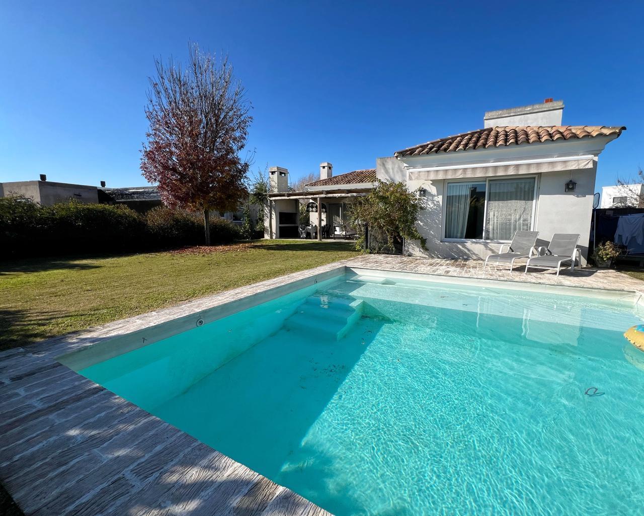 Foto de VENTA CASA 4 AMB, JARDIN, PILETA en EL CANTÓN, PUERTO. ESCOBAR, GBA, imagen 1