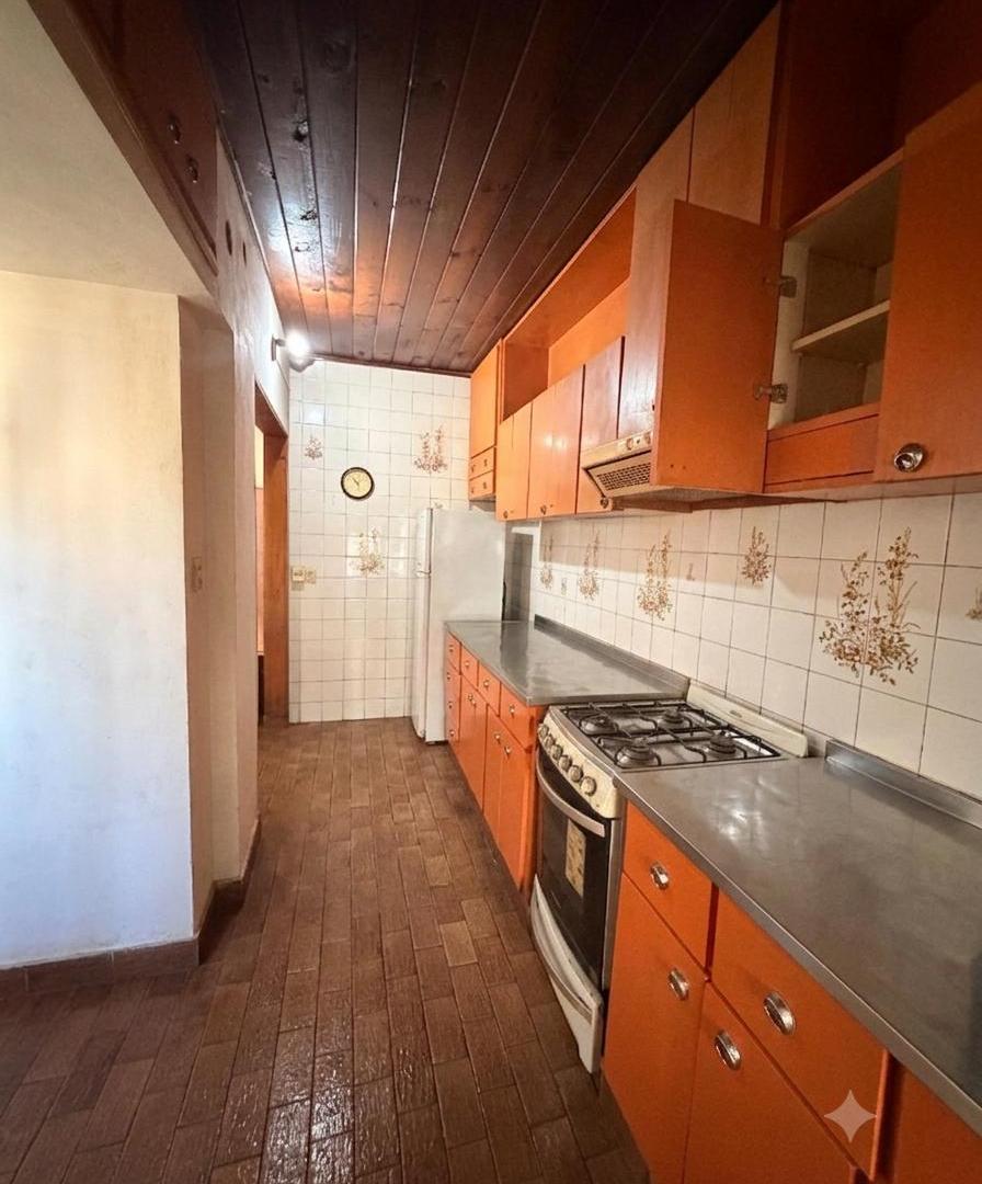 Foto de Dos Casas en un lote, 5 dormitorios, cochera, taller, casco historico, imagen 5