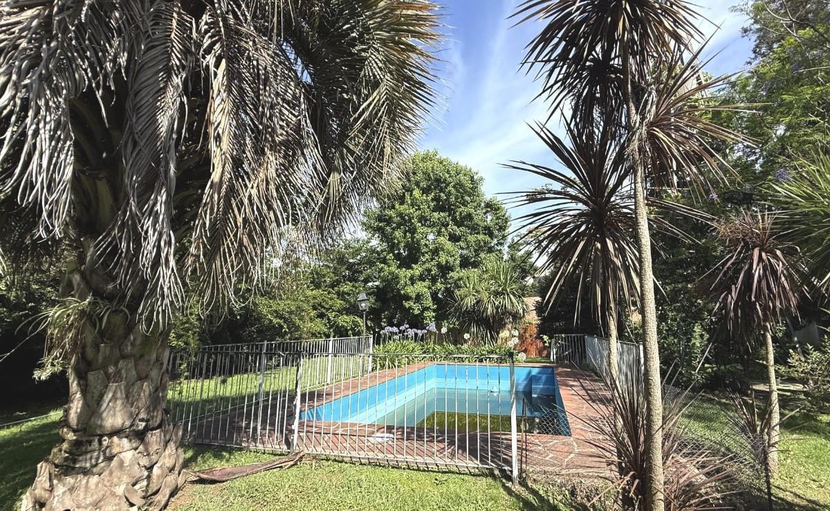 Foto de Venta de Casa 5 ambientes, Escobar, gran lote, ubicación centrica, imagen 4