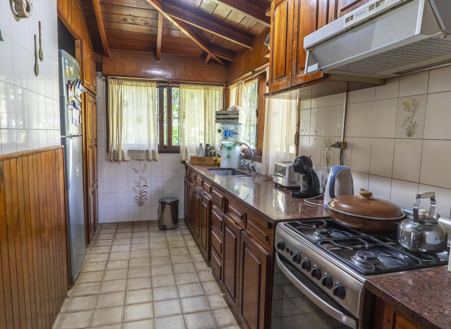 Foto de Venta de Casa 5 ambientes, Escobar, gran lote, ubicación centrica, imagen 3