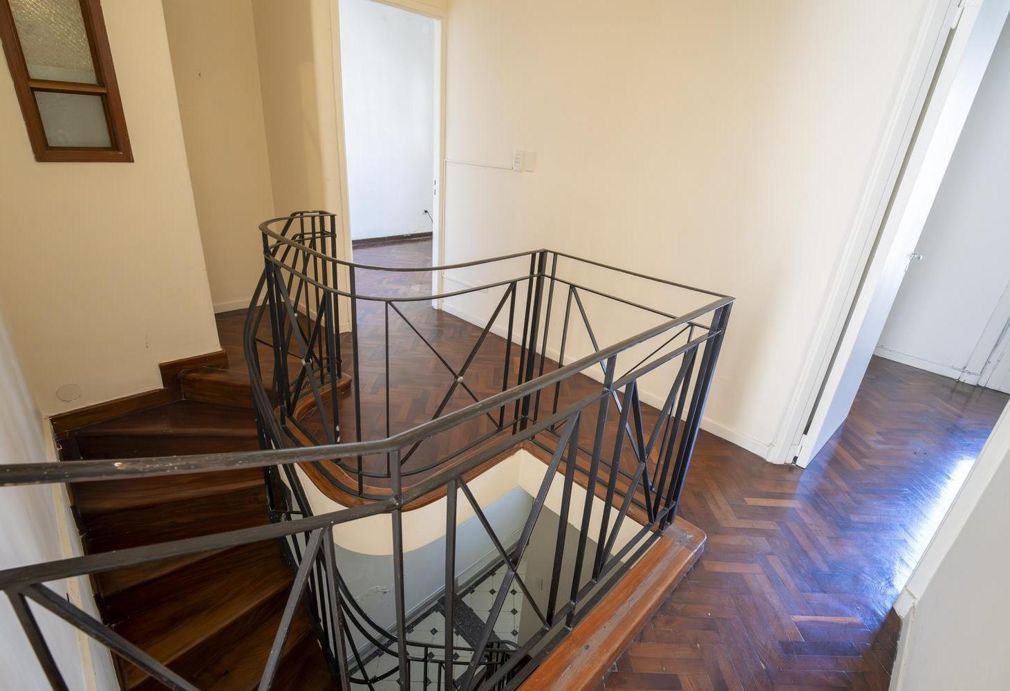 Foto de PH en venta Villa Urquiza, tres ambientes, patio y gran terraza., imagen 4