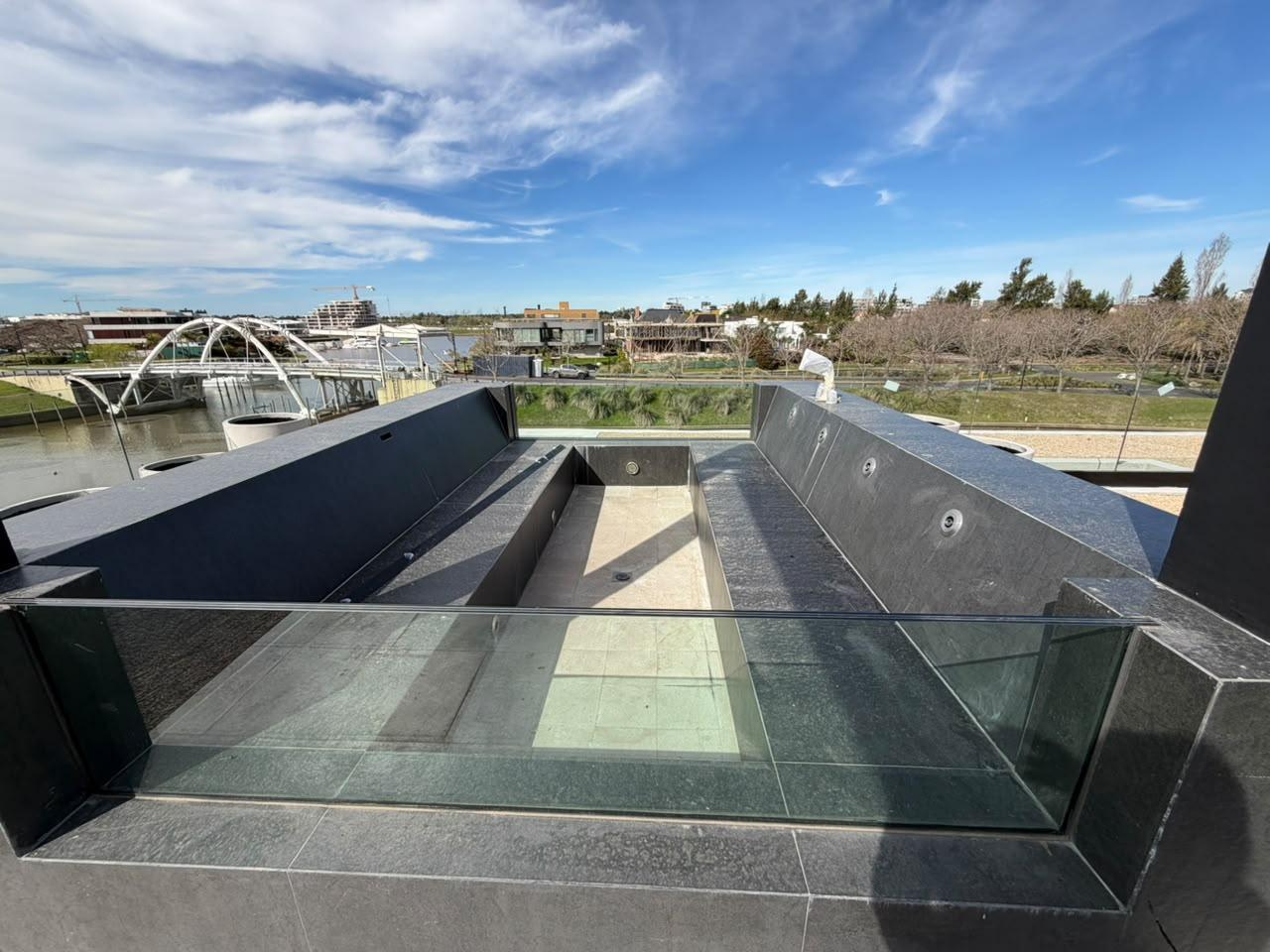 Foto de Casa moderna en venta en Yacht sobre lote con vista abierta, imagen 4