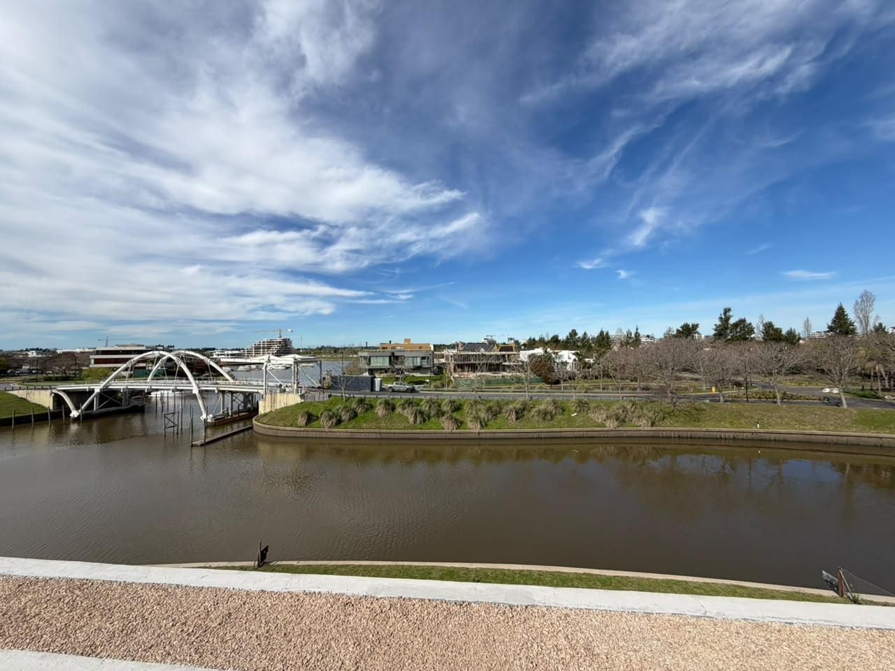 Foto de Casa moderna en venta en Yacht sobre lote con vista abierta, imagen 3