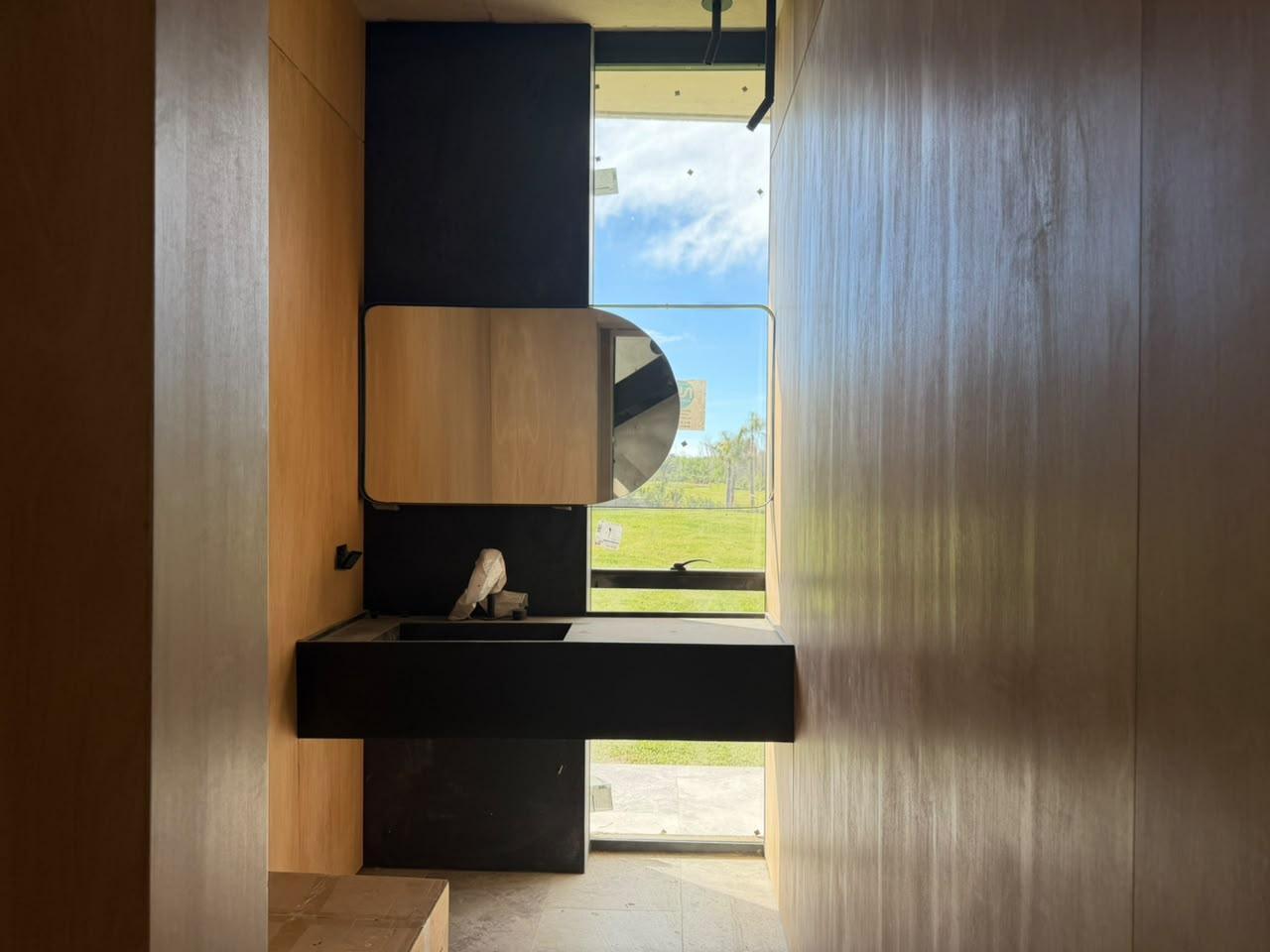 Foto de Casa moderna en venta en Yacht sobre lote con vista abierta, imagen 2