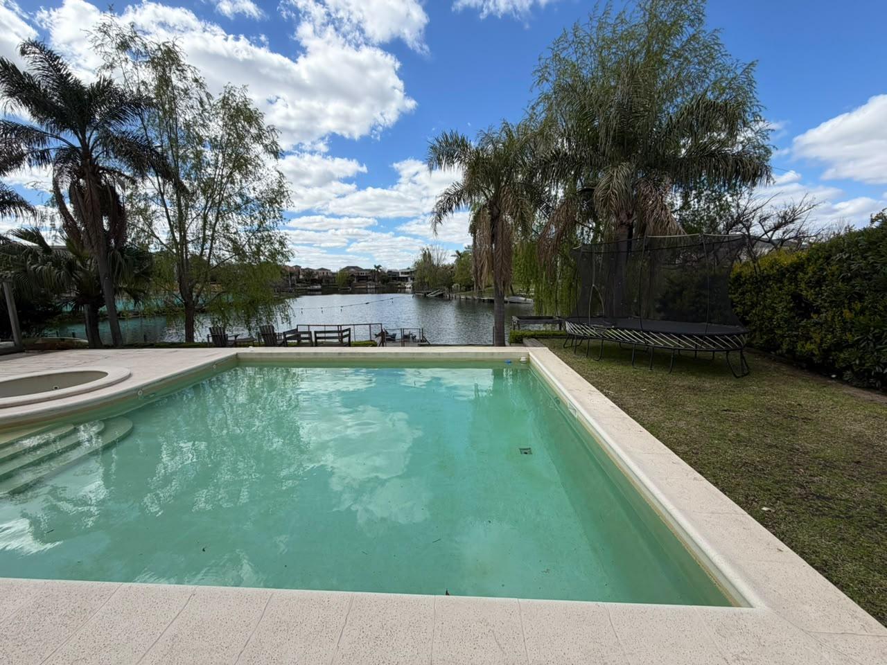 Foto de Casa en Los Castores en venta a la laguna en Nordelta, imagen 1