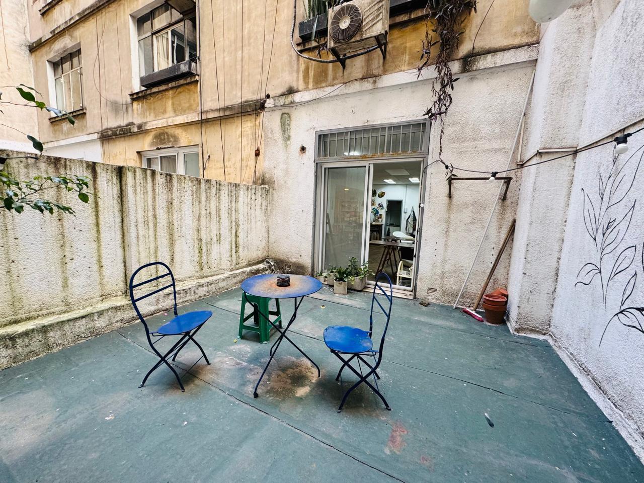 Foto de OFICINA EN VENTA CON TERRAZAS EN EDIFICIO CLÁSICO – TRIBUNALES / TEATRO, imagen 4