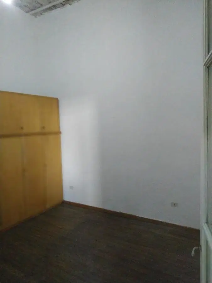 Casa Antigua Alquiler - Pasillo Pte Roca 2800 Dos Habitaciones. Patio y Terraza. 1