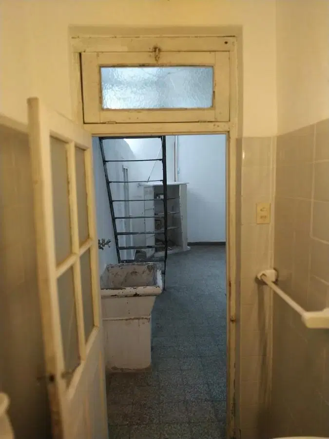 Casa Antigua Alquiler - Pasillo Pte Roca 2800 Dos Habitaciones. Patio y Terraza. 2